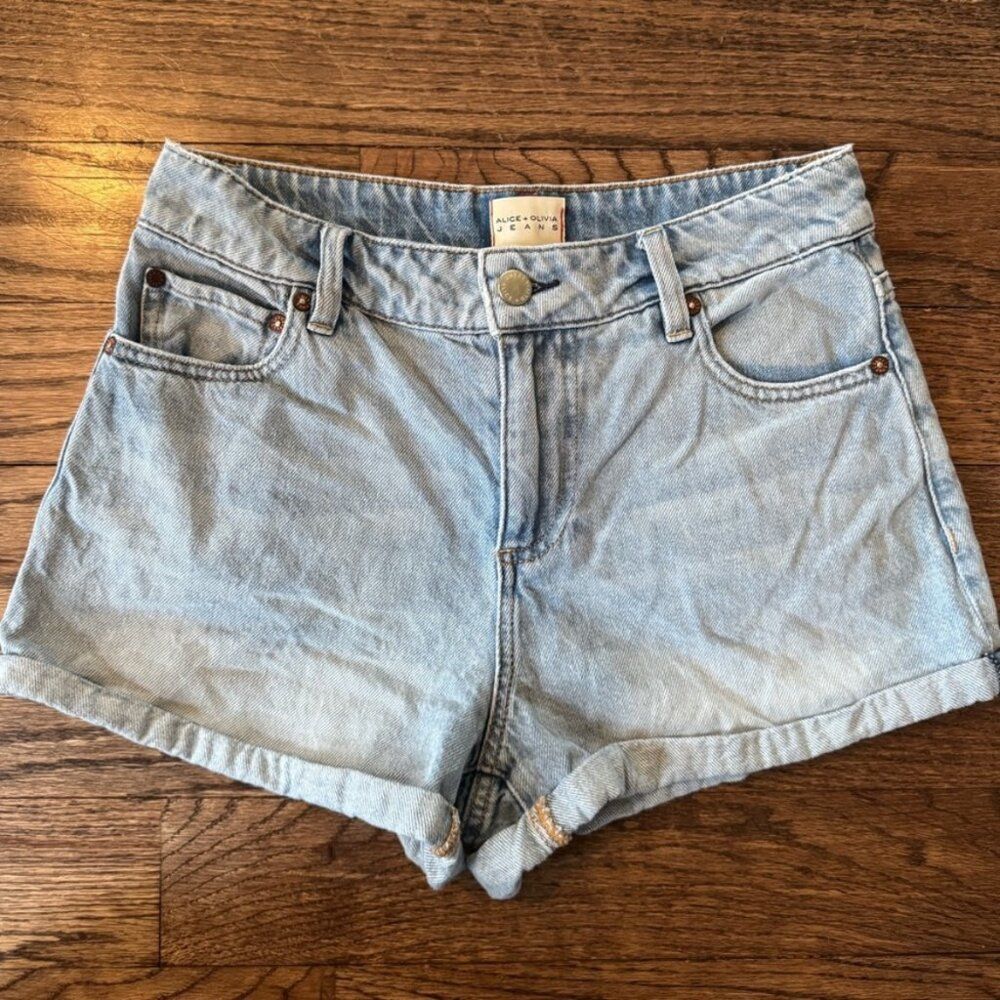 Alice and Olivia Maggie Mr Vintage Cuffed‎ Shorts 27 4 Light Wash S Denim Jean - Picture 2 of 10